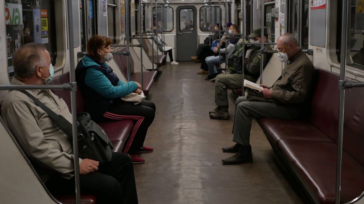 У Києві нарешті запрацювало метро: перші фото зі столичної підземки - фото 1