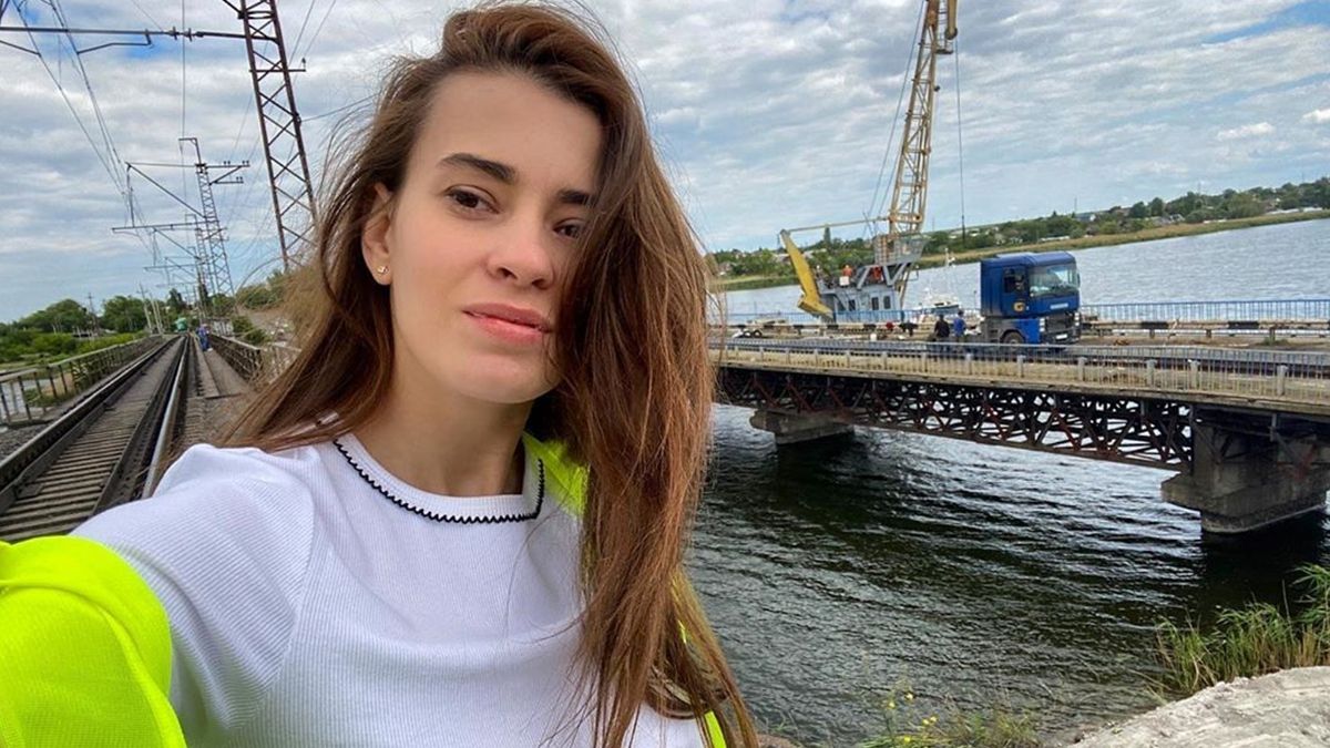 Інфраструктурна муза України оголилася біля аварійного моста під Нікополем: відео