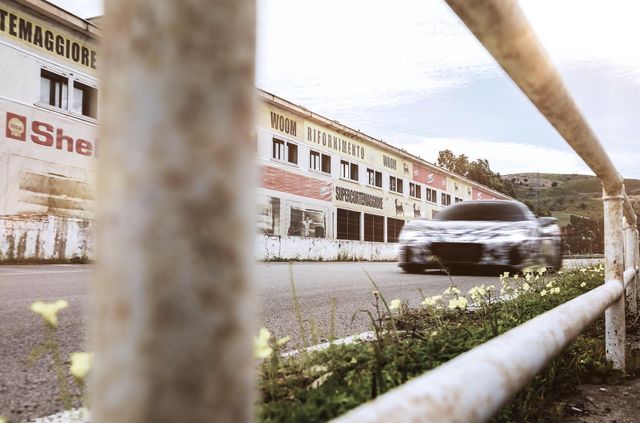 Maserati показала нові фотографії суперкара MC20 - фото 406238