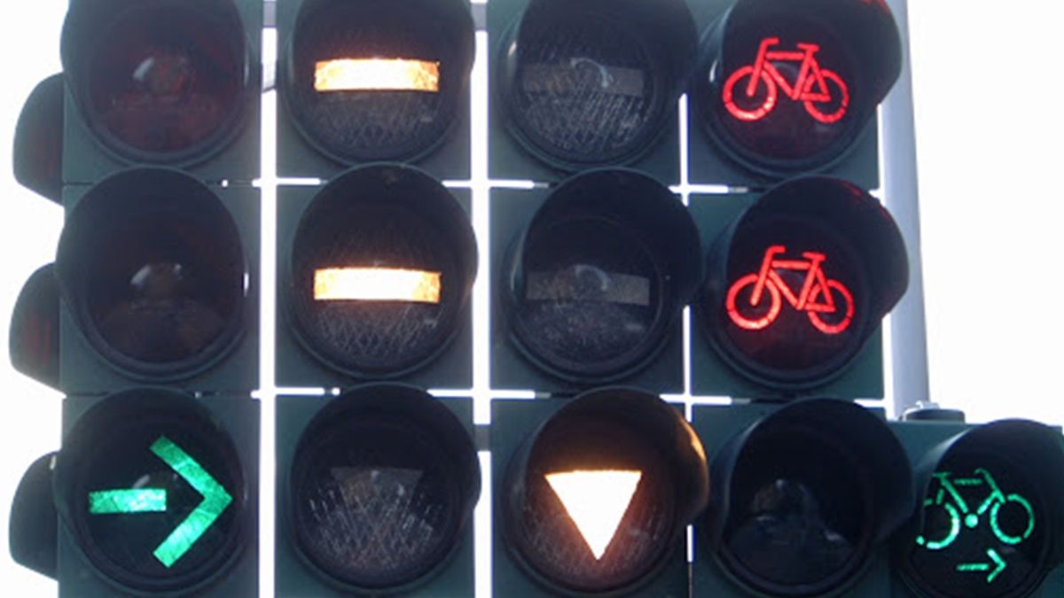 У Києві встановили унікальні світлофори для велосипедистів: фотофакт - фото 1