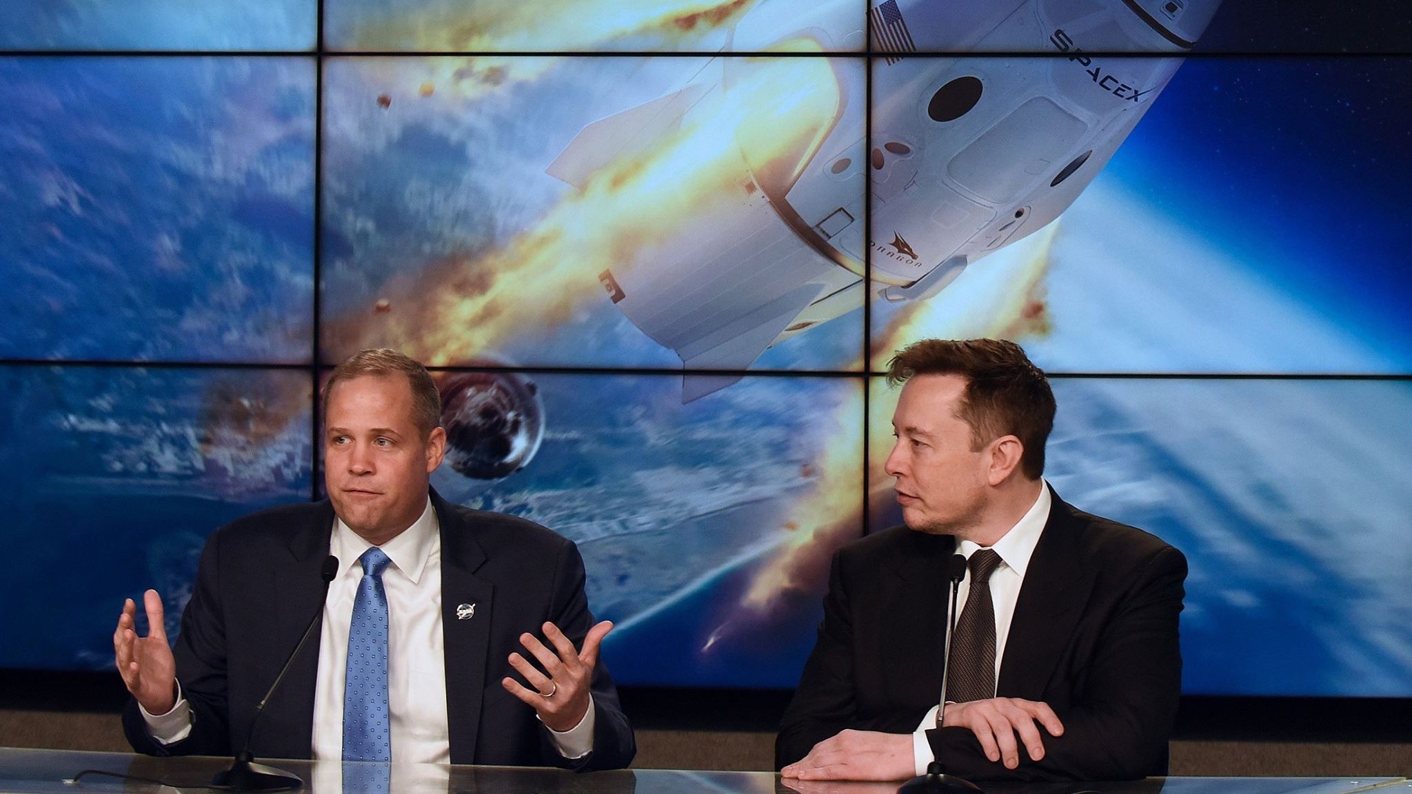 SpaceX вперше доставляє космонавтів на МКС: онлайн трансляція