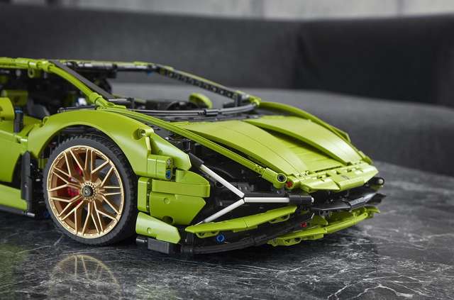 Доступний італійський гібрид: Lamborghini Sián став конструктором Lego - фото 406894