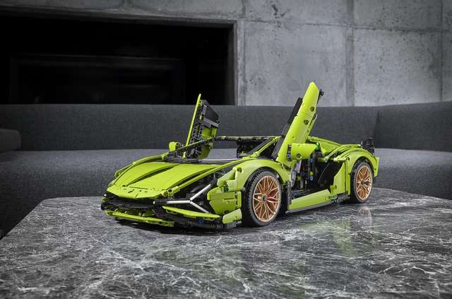 Доступний італійський гібрид: Lamborghini Sián став конструктором Lego - фото 406895