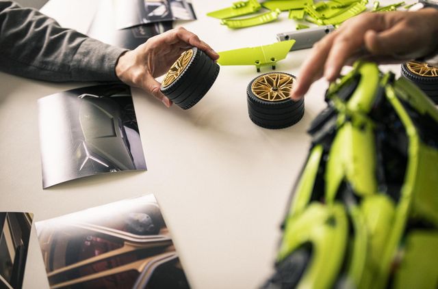 Доступний італійський гібрид: Lamborghini Sián став конструктором Lego - фото 406897