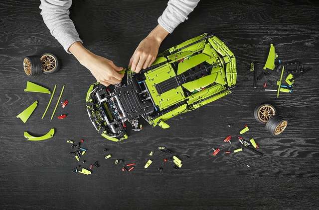 Доступний італійський гібрид: Lamborghini Sián став конструктором Lego - фото 406899