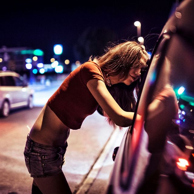 Колінно-ліктьова поза та рукавички: нові післякарантинні правила для повій Швейцарії - фото 407033