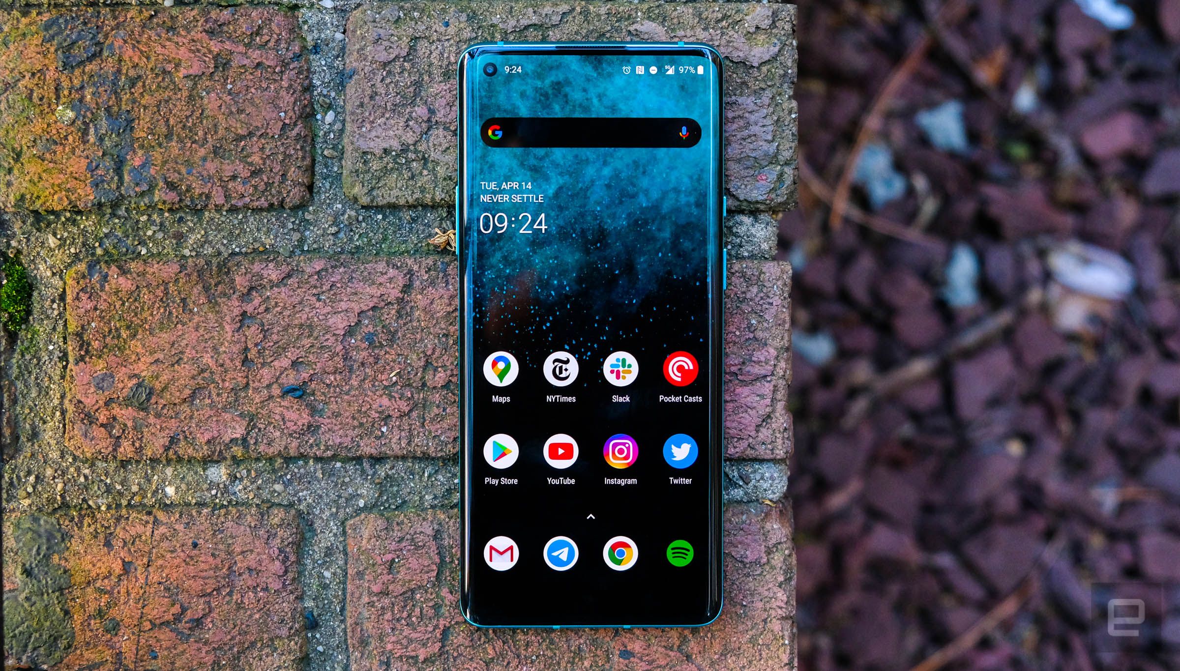 OnePlus вимкнула у всіх 8 Pro монохромну камеру - фото 1