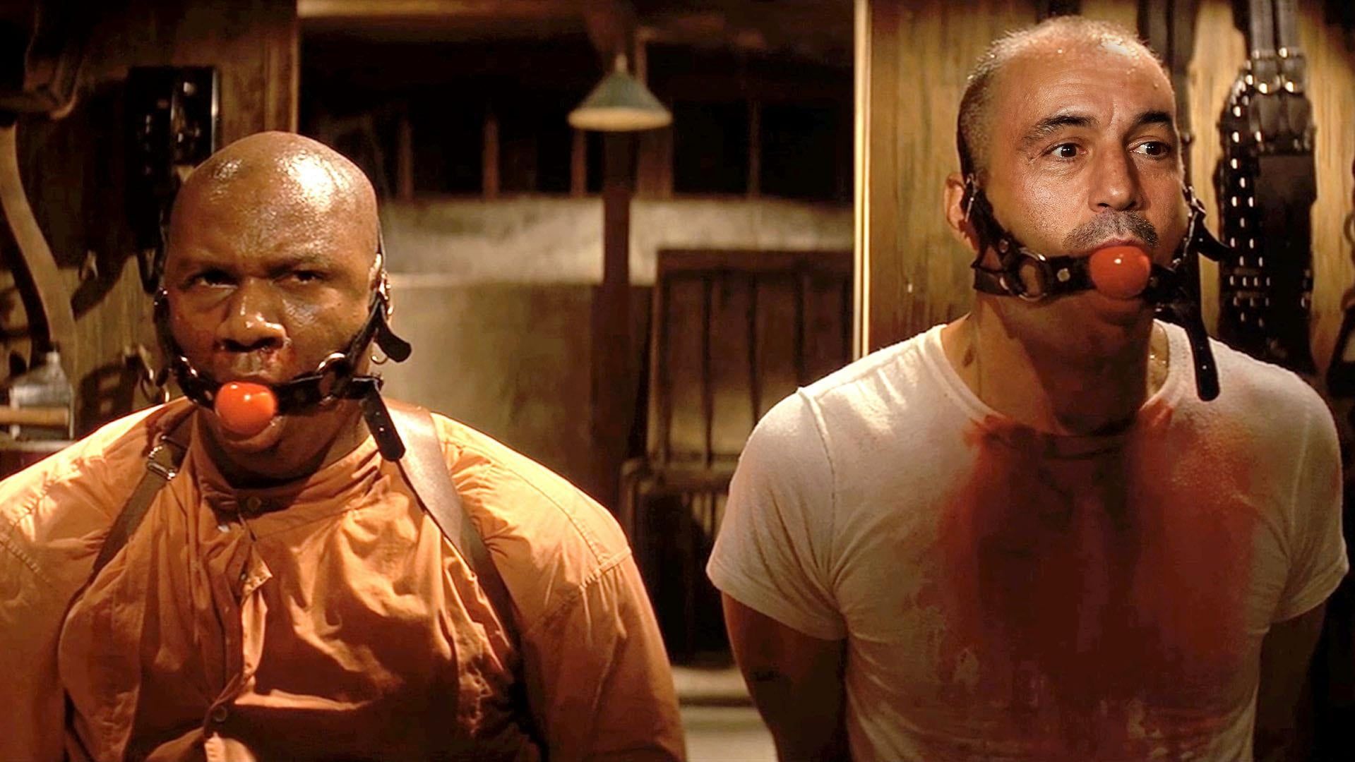 Чоловіків найняли вломитися в будинок для сексуальної гри, але щось пішло не так (18+) - фото 1