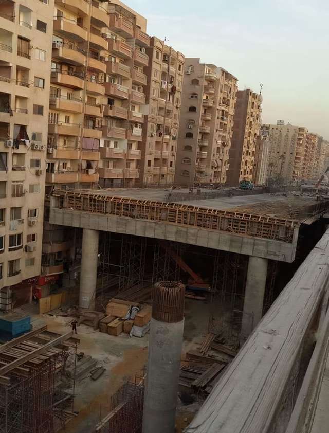 В Єгипті будують шосе впритул до житлових будинків: шокуючі фото - фото 407290