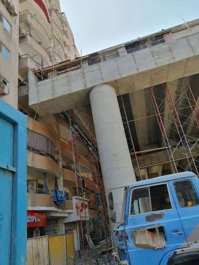 В Єгипті будують шосе впритул до житлових будинків: шокуючі фото - фото 407291