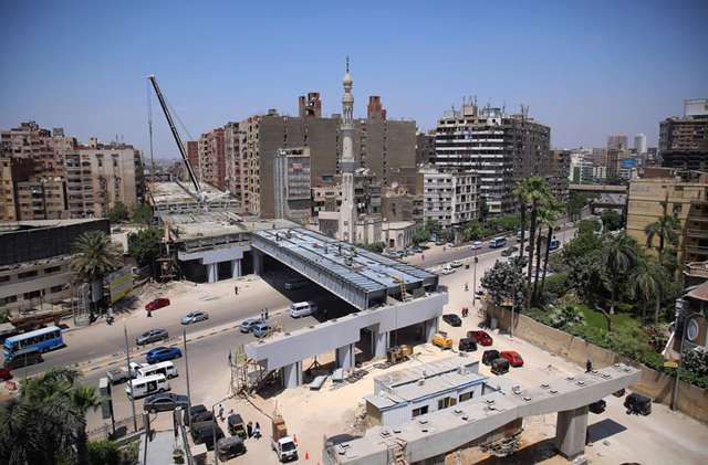 В Єгипті будують шосе впритул до житлових будинків: шокуючі фото - фото 407294