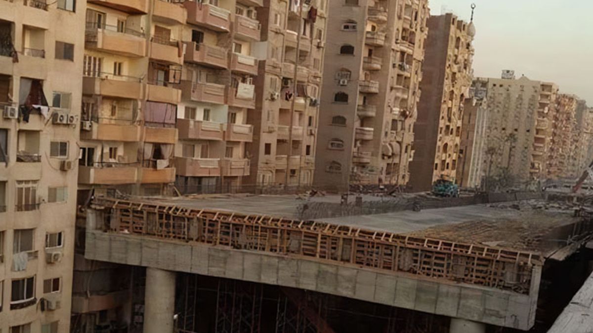 В Єгипті будують шосе впритул до житлових будинків: шокуючі фото - фото 1
