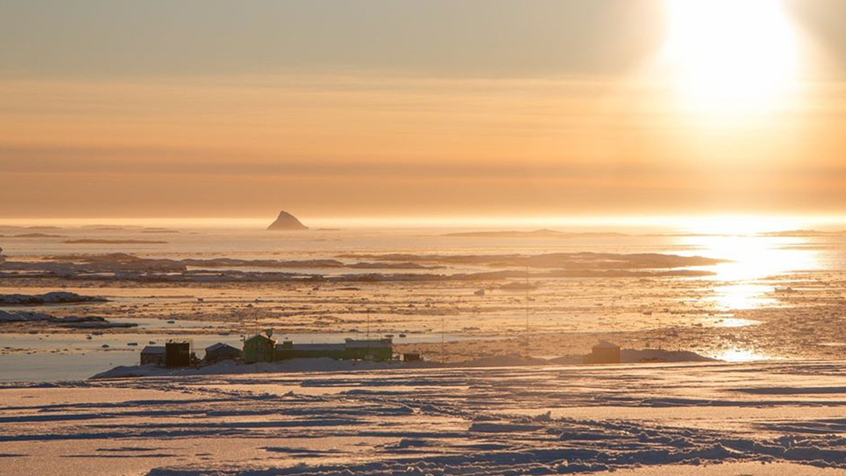 Українським науковцям вдалося сфотографувати кришталеву піраміду Антарктиди - фото 1