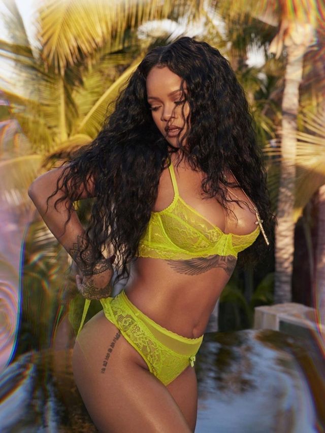 Сексуальна Rihanna вразила формами у ледь помітній білизні (18+) - фото 407594