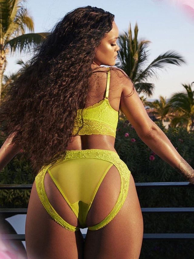 Сексуальна Rihanna вразила формами у ледь помітній білизні (18+) - фото 407597