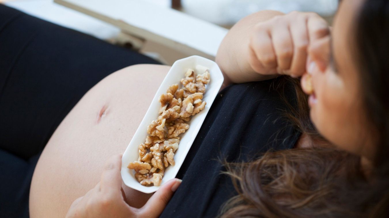 У Китаї працівників фірми змусили їсти черв'яків за те, що вони не виконали план продажів