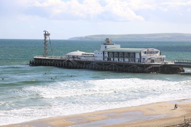 У Британії представили офіційний архів фото часів пандемії коронавірусу - фото 407664