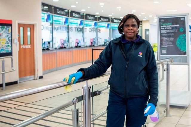 У Британії представили офіційний архів фото часів пандемії коронавірусу - фото 407667