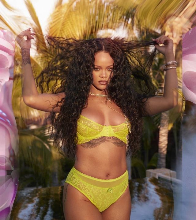 Rihanna похизувалася відвертою білизною: пікантні кадри - фото 407683