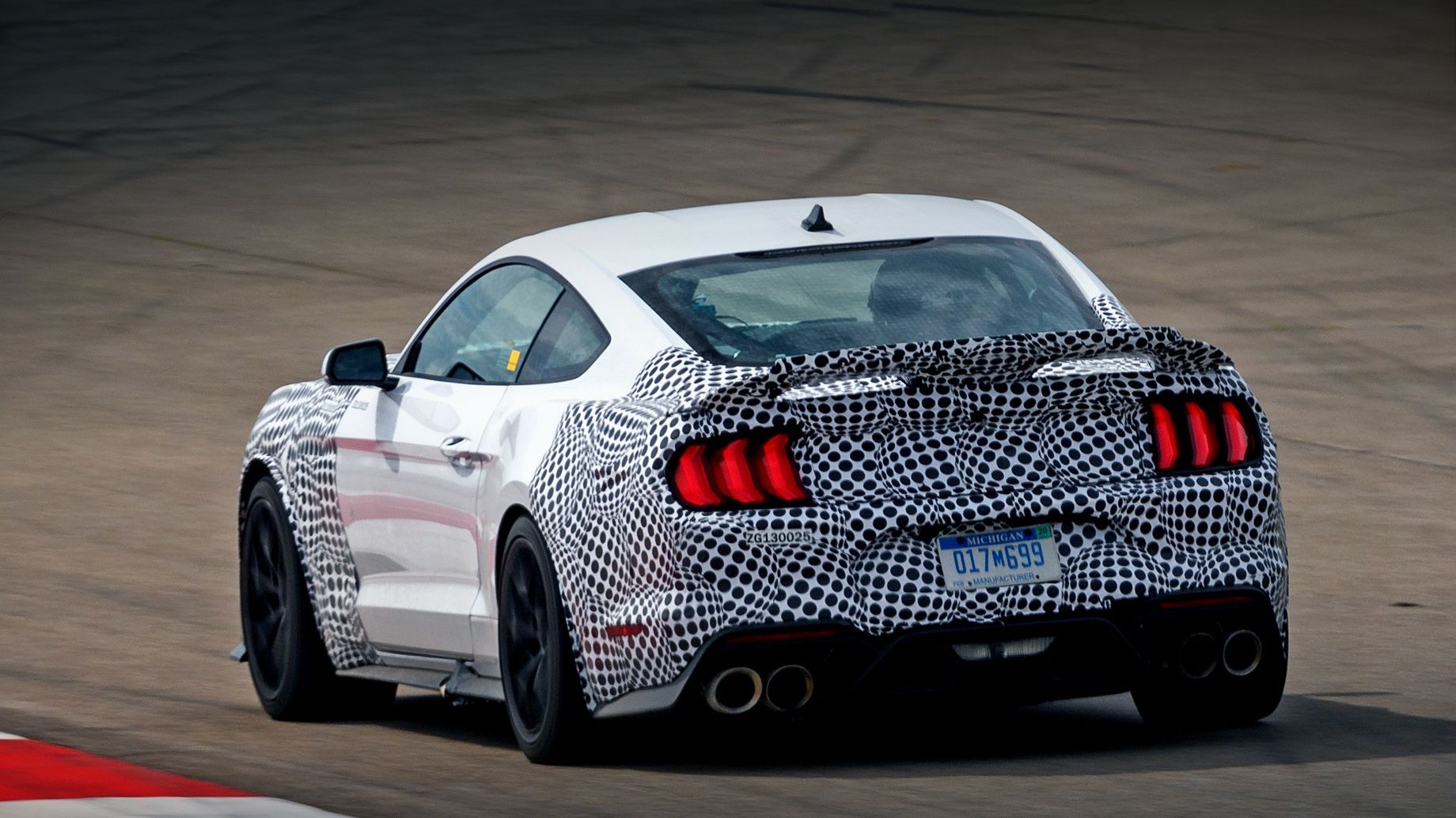 Ford підтвердив відродження легендарного Mustang Mach 1