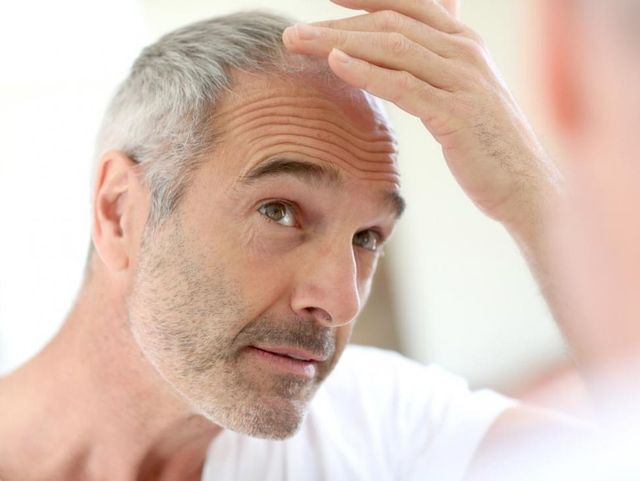 Учені знайшли спосіб повернути колір сивому волоссю - фото 407894