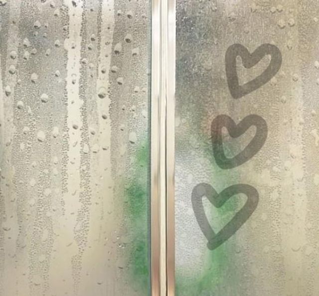 Серця і зірочки: що про вас скажуть малюнки на запотілому склі - фото 408086