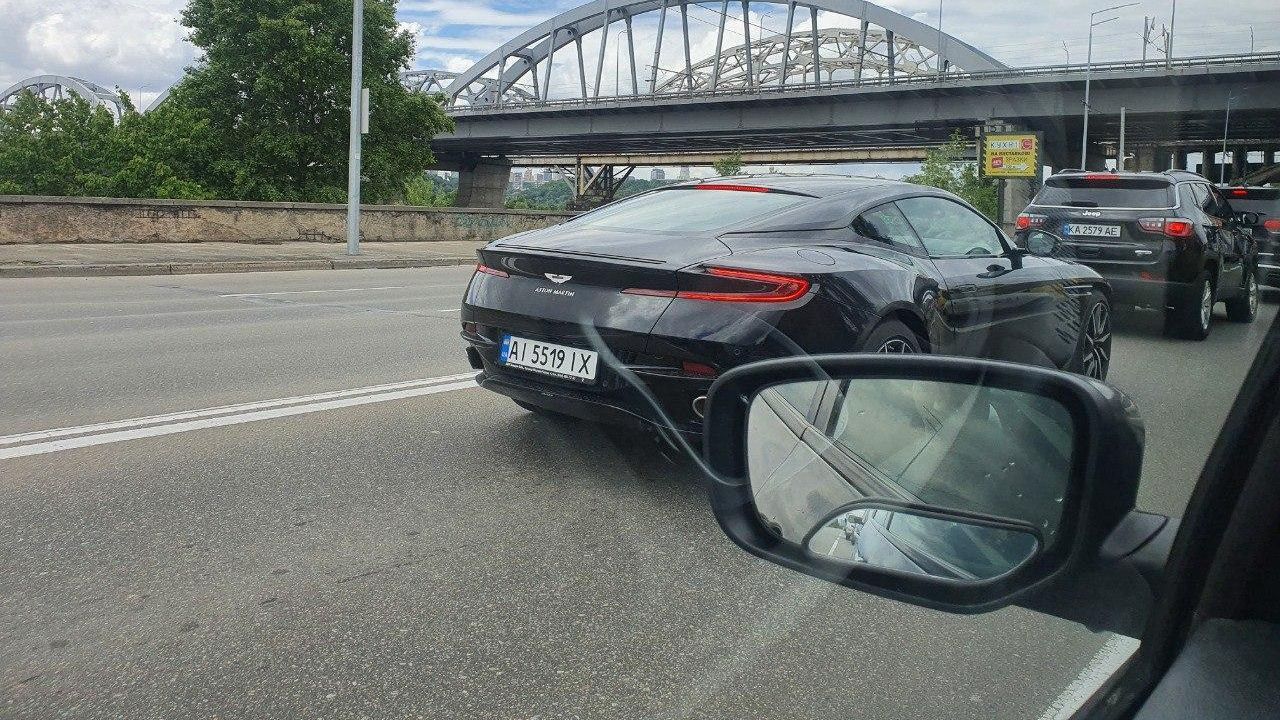Aston Martin - фото 1