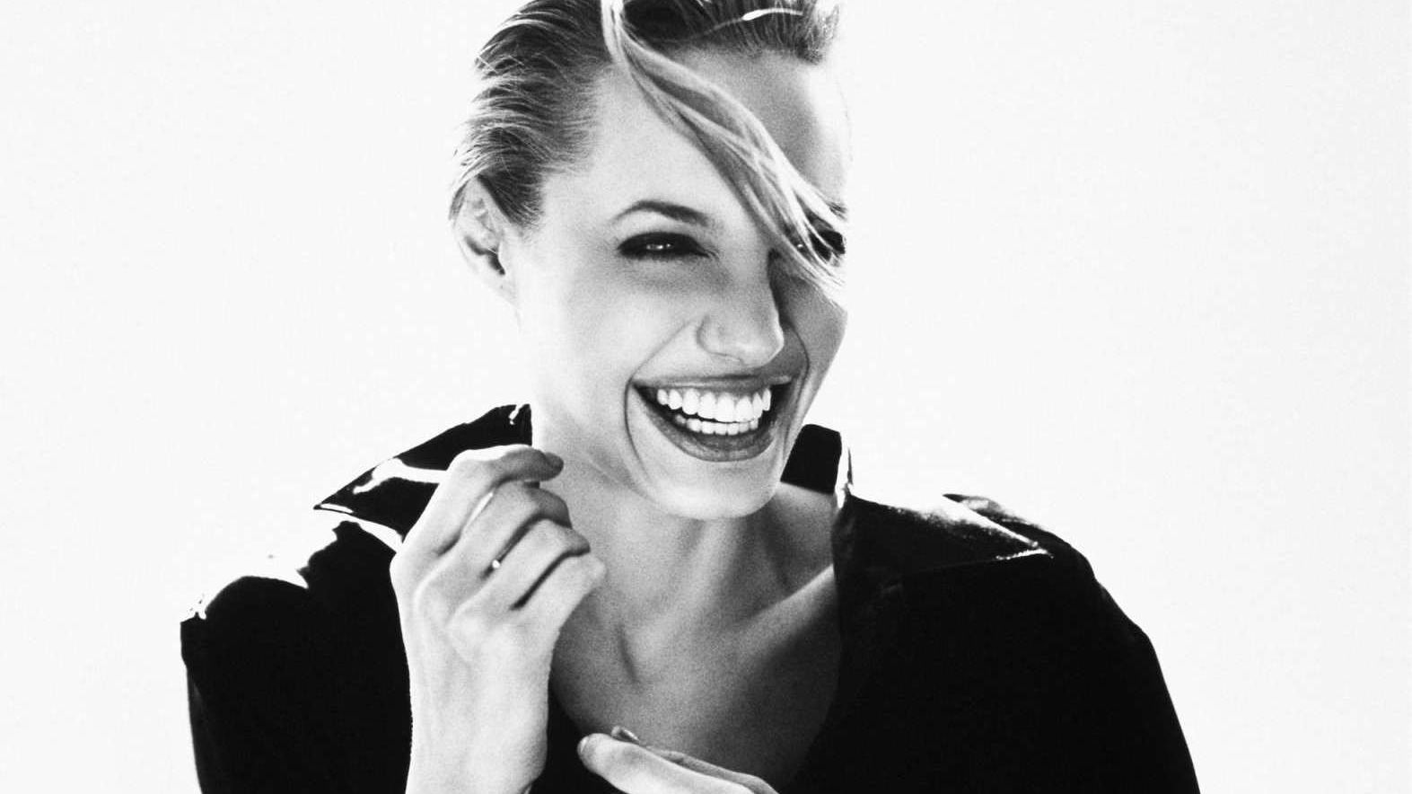 Анджеліні Джолі – 45 років: 8 найкращих ролей іменинниці