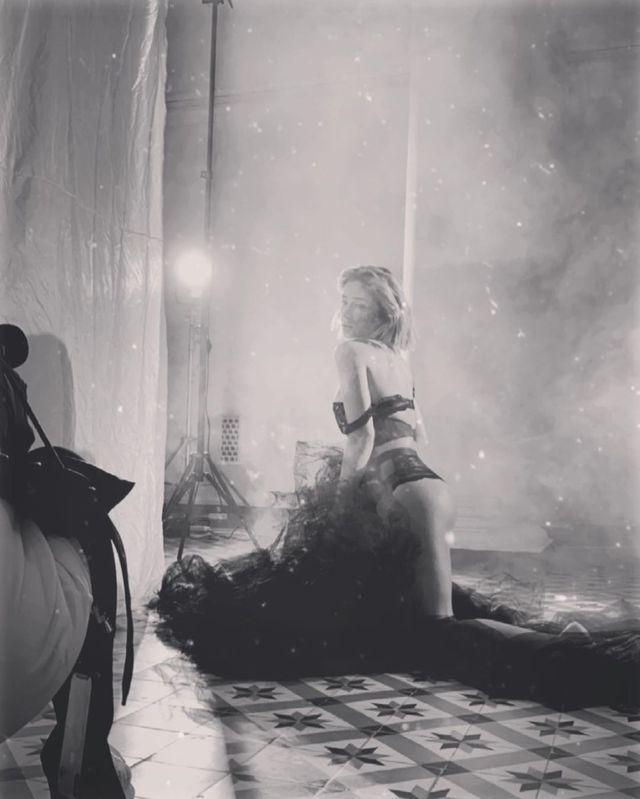 Злата Огневич знялася у відвертій фотосесії в білизні - фото 408178