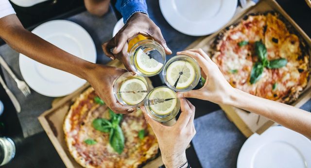 Під час їжі пити воду можна - фото 408241