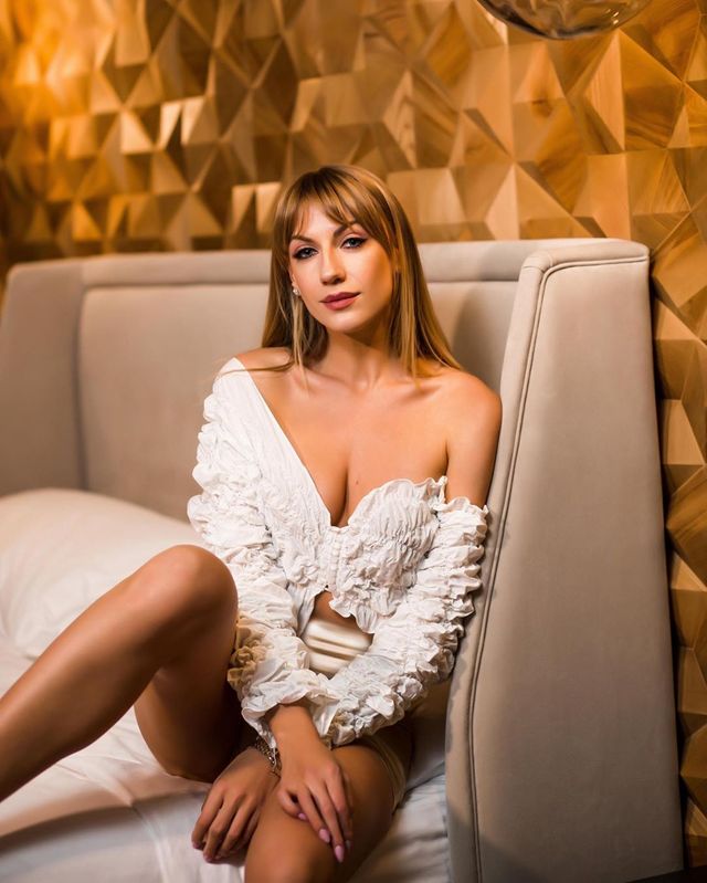 Леся Нікітюк продовжує постити гарячі фото - фото 408482