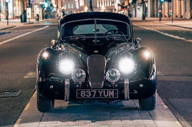 Класичний Jaguar XK120 перетворили на електрокар - фото 408519