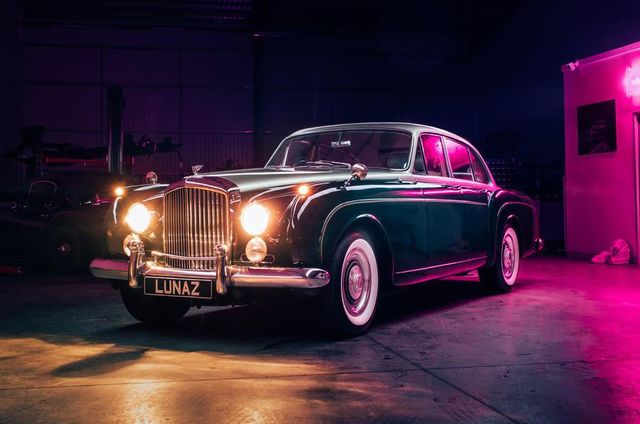 Класичний Jaguar XK120 перетворили на електрокар - фото 408520