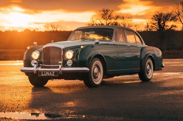 Класичний Jaguar XK120 перетворили на електрокар - фото 408522