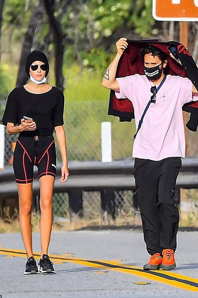 Папараці зняли кохану Джареда Лето - фото 408544