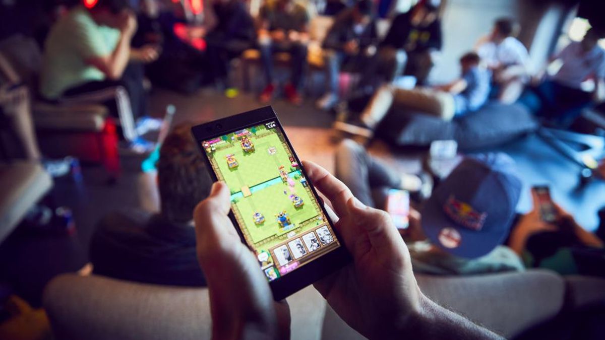 Чоловіки vs жінки: хто грає більше у мобільні ігри