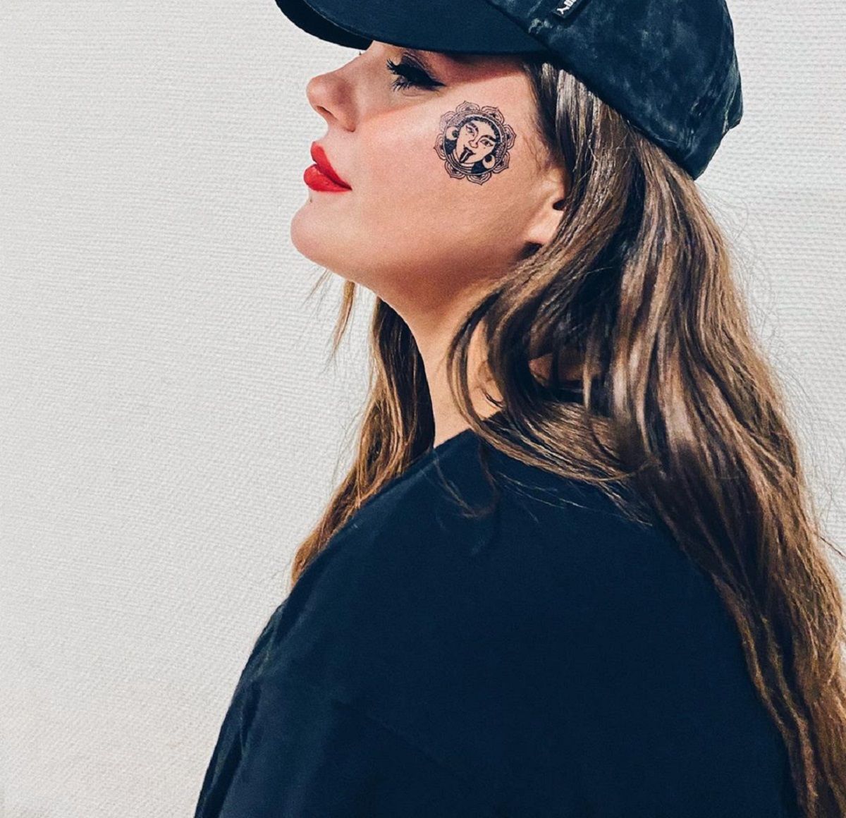 Солістка гурту KAZKA влаштувала гарячі танці для хейтерів (відео)