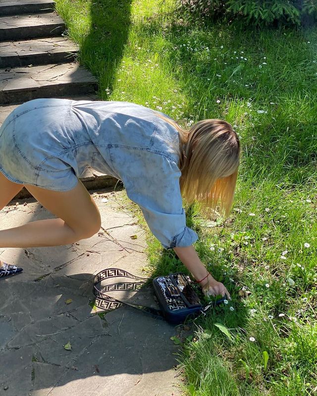 Зірка впала: Леся Нікітюк випадково засвітила сідниці на нових фото - фото 408699