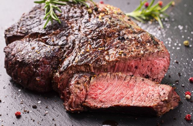 Як приготувати ідеальний стейк на грилі: 15 секретів від американських шеф-кухарів - фото 408739