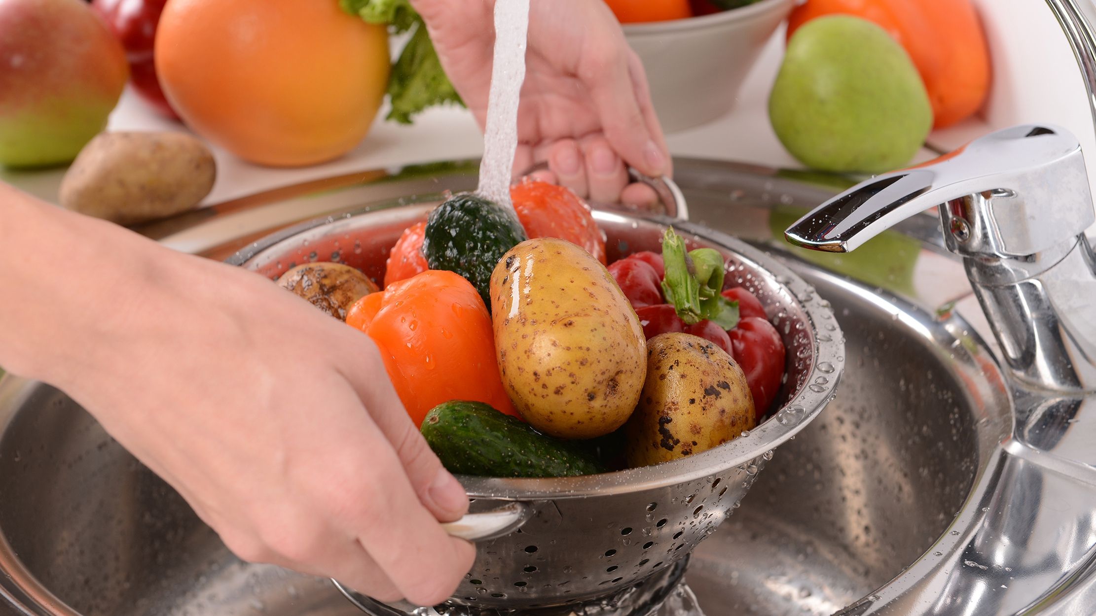 Американці миють фрукти відбілювачем для профілактики COVID-19