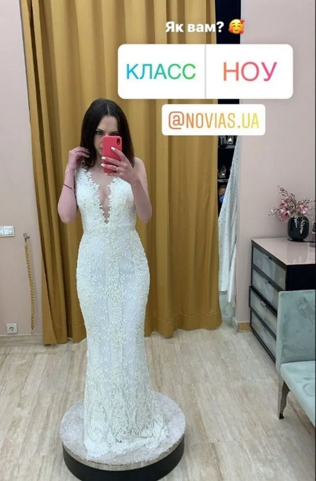 Sonya Kay провела з шанувальниками примірку весільної сукні - фото 408776