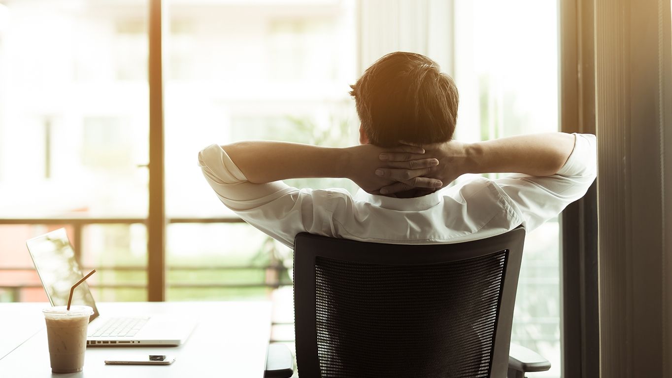 4 причини, чому ви затримуєтеся на роботі