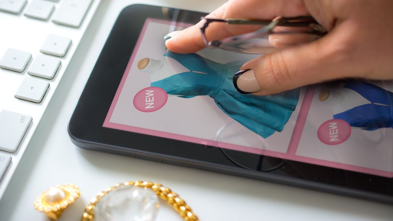 Штучний інтелект Amazon допомагає приміряти одяг до покупки