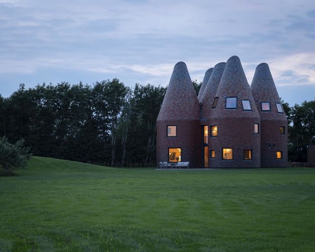 В Англії архітектори створили дім у вигляді хмелесушарки: ефектні фото - фото 408870