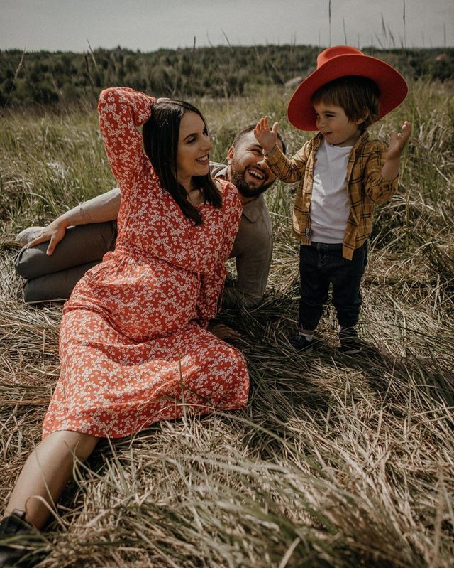 Вагітна Джамала підкорила мережу серією теплих фото з сім'єю - фото 409071