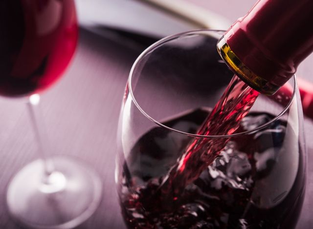 Вино розслабляє і заспокоює - фото 409154