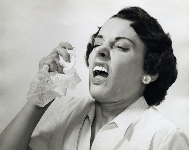 Черговик чхає по кілька разів поспіль - фото 409168