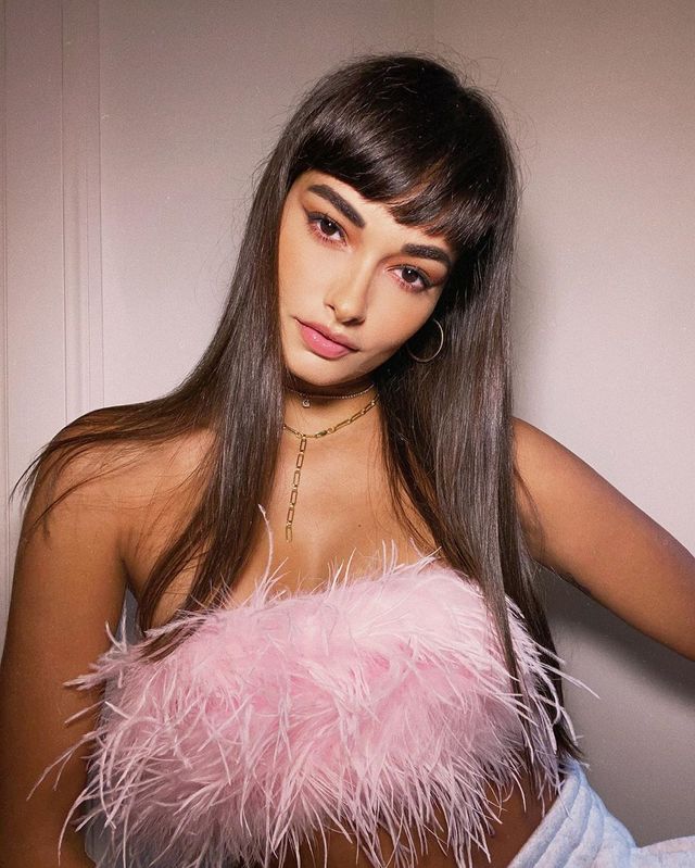 Зваблива Барбі: модель Жизель Олівейра потішила новими фото - фото 409256