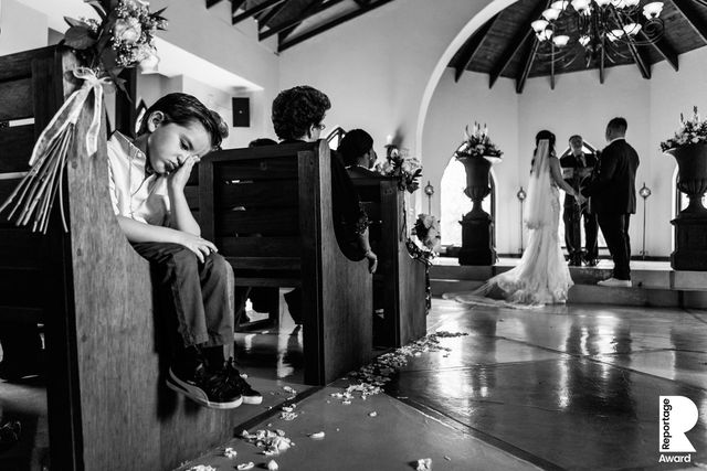 Від сліз до реготу: добірка весільних фото, які не залишать вас байдужими - фото 409269