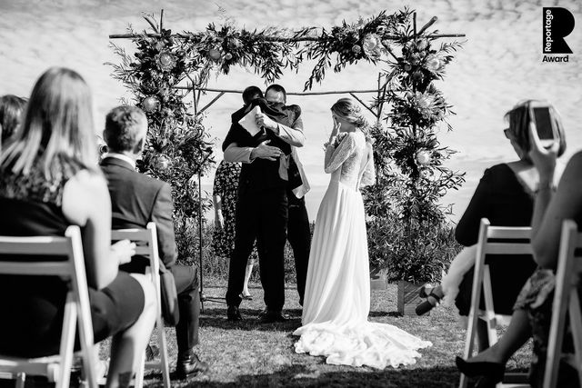 Від сліз до реготу: добірка весільних фото, які не залишать вас байдужими - фото 409272